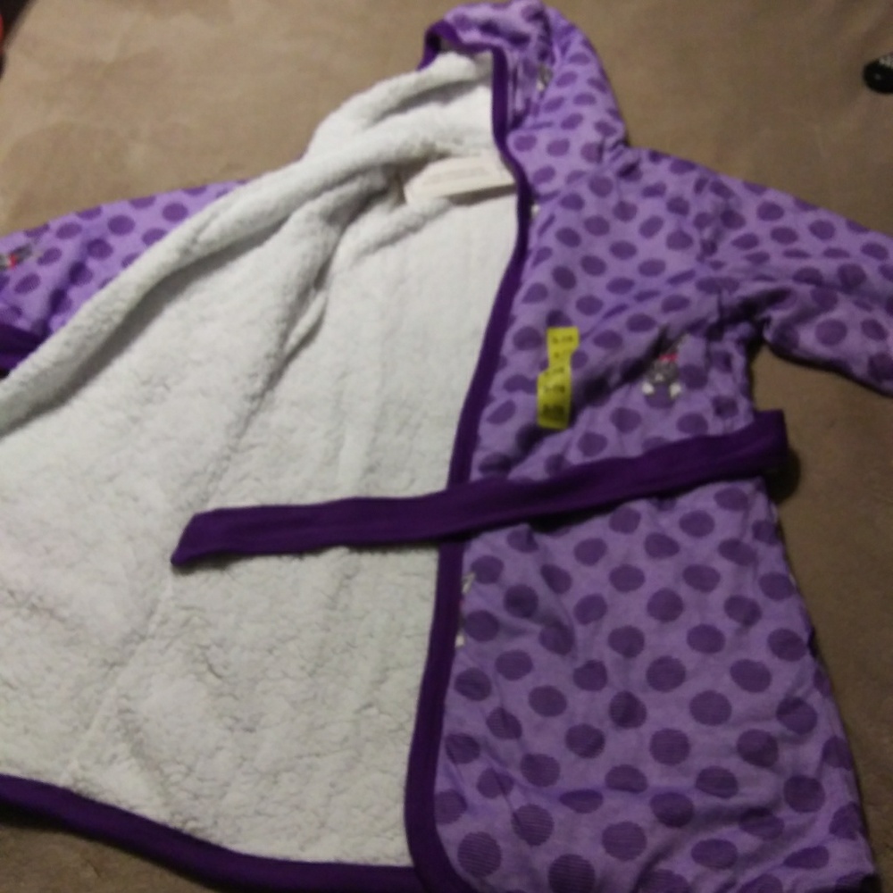 Robe - Picture 6 of 8